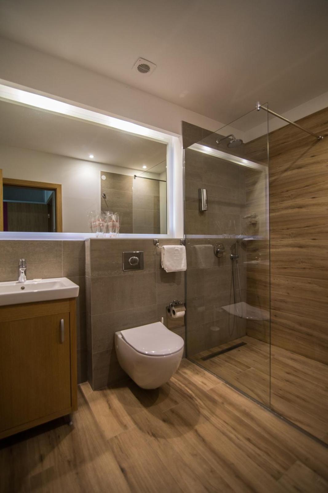 Hotel Bellevue Требинье Экстерьер фото