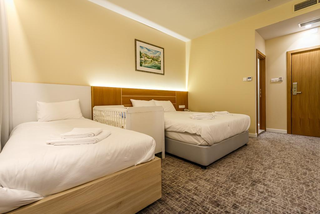 Hotel Bellevue Требинье Экстерьер фото