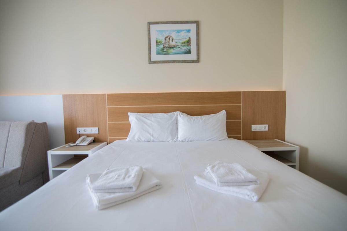 Hotel Bellevue Требинье Экстерьер фото